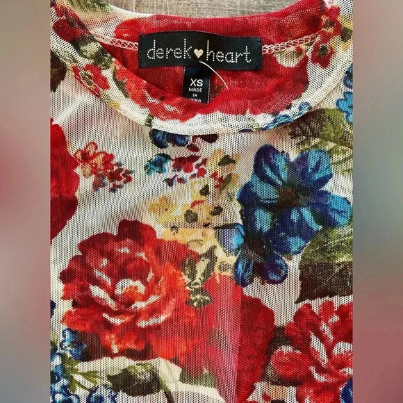 Red Floral Sheer Blouse NWT - Picture 2 of 4